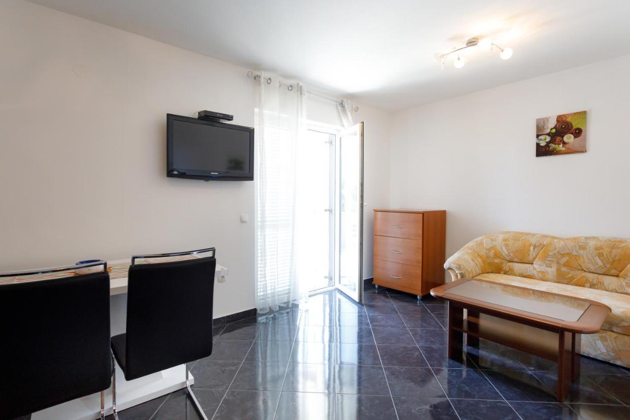Apartments Lacic Крк Экстерьер фото