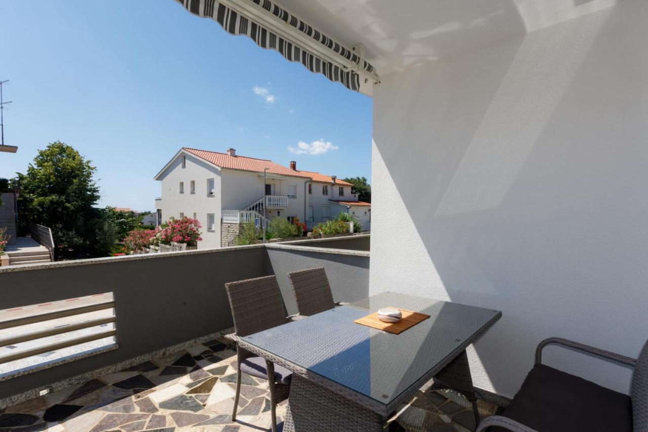 Apartments Lacic Крк Экстерьер фото