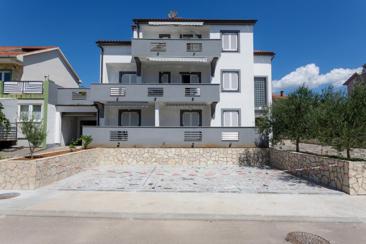 Apartments Lacic Крк Экстерьер фото