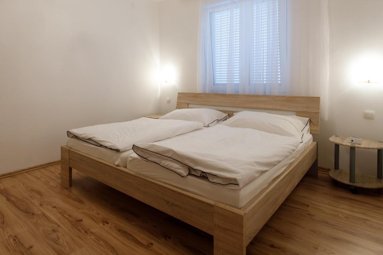 Apartments Lacic Крк Экстерьер фото