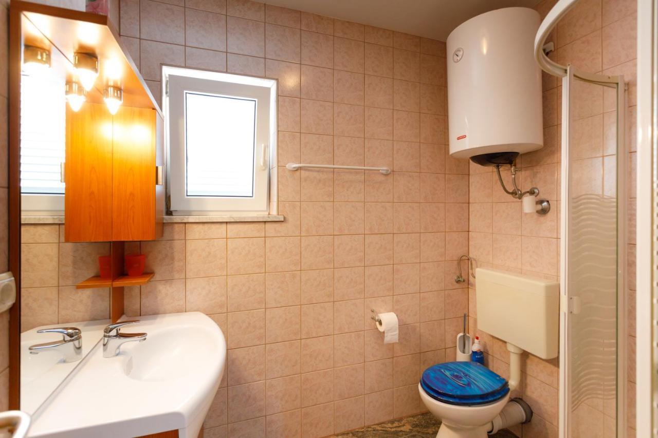 Apartments Lacic Крк Экстерьер фото