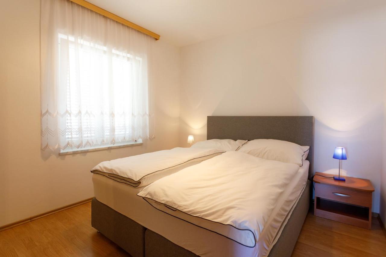 Apartments Lacic Крк Экстерьер фото