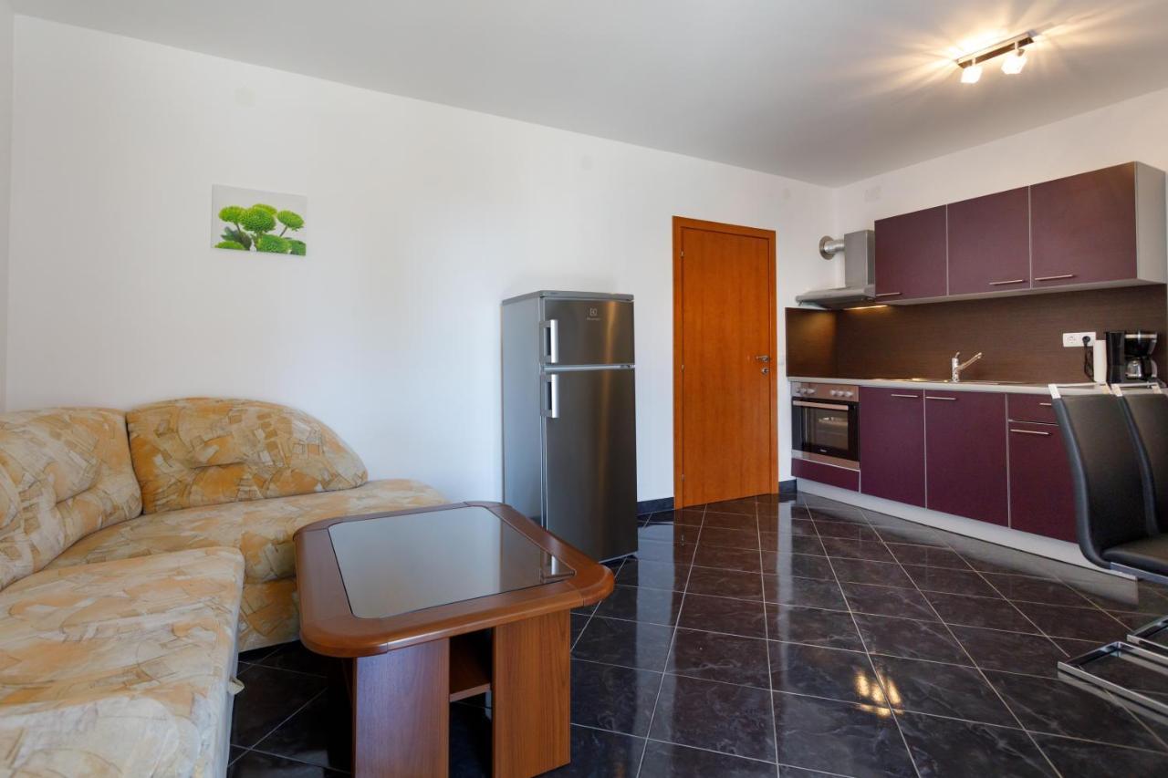 Apartments Lacic Крк Экстерьер фото