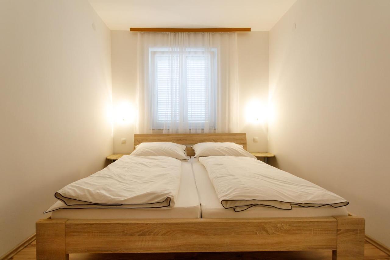 Apartments Lacic Крк Экстерьер фото