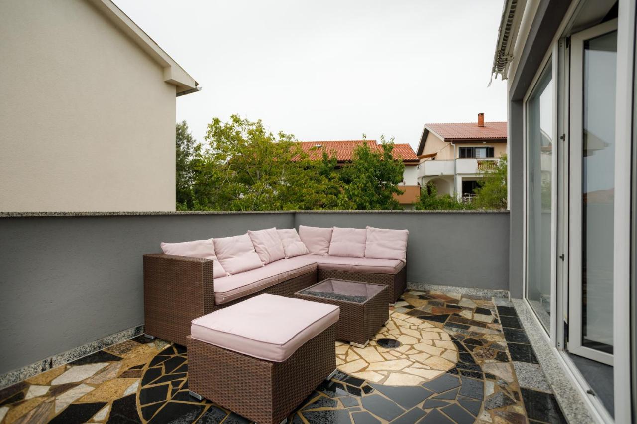 Apartments Lacic Крк Экстерьер фото