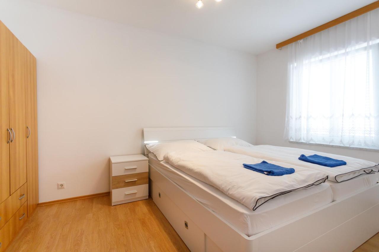 Apartments Lacic Крк Экстерьер фото